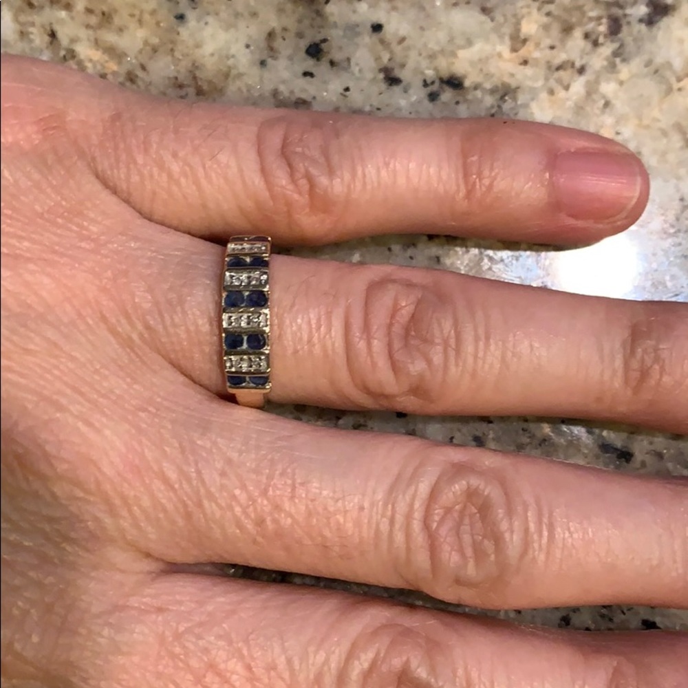 Safire and diamonds ring